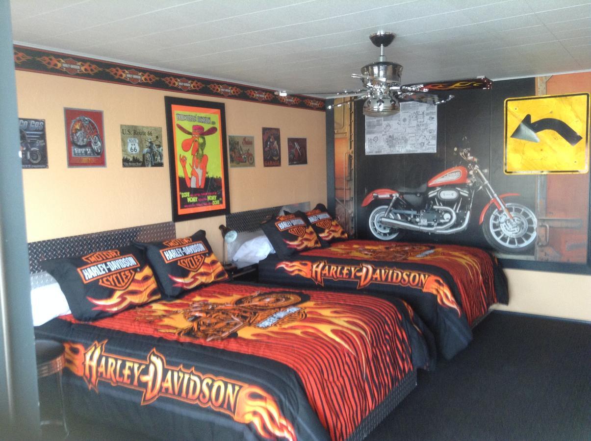Galaxy Of Harley Bikers Between Bryce And Zion Hatch Extérieur photo